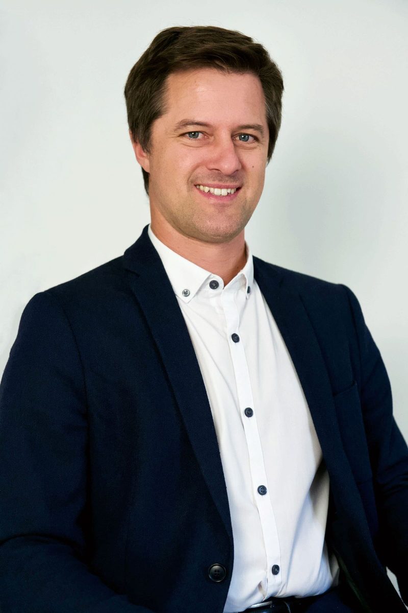 Mag. (FH) David T. Steiner, Jednatel a majitel