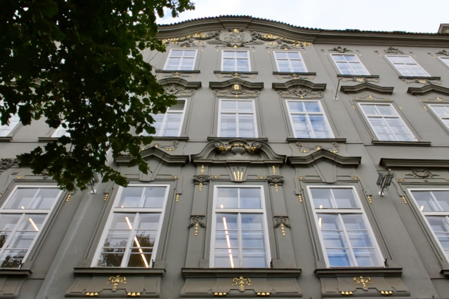 Barokní fasáda spravovaného domu, Praha 1 — Nové Město