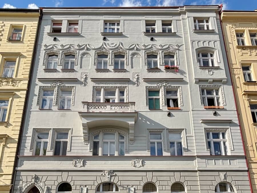 Fasáda spravovaného bytového domu, Praha 7 — Bubeneč